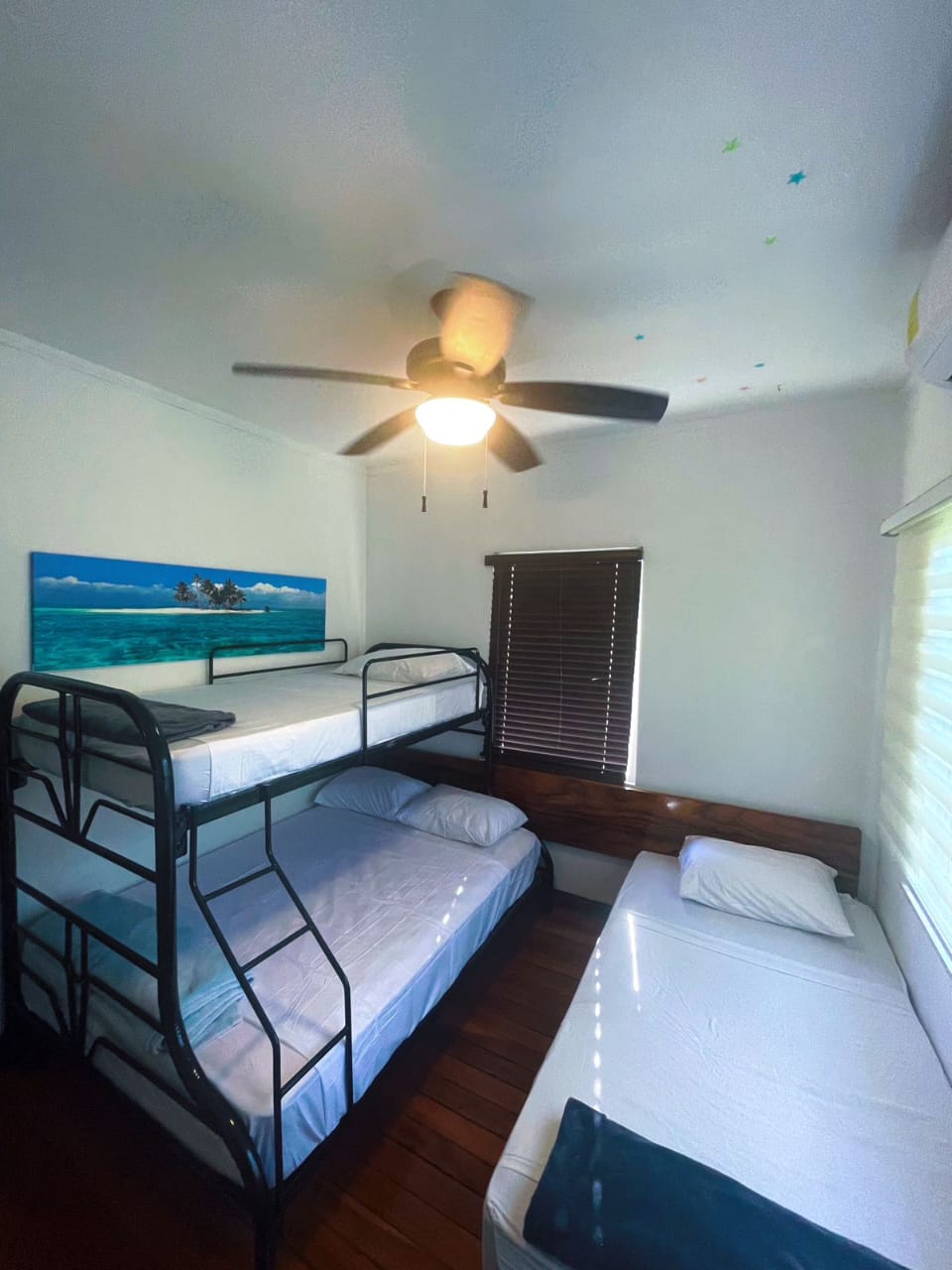 Bungalow 16 bedroom with bunk beds and single bed