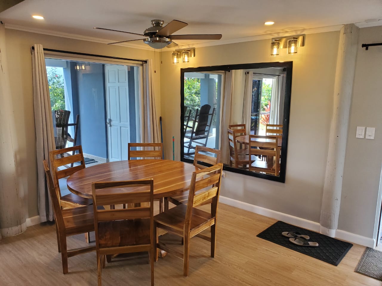 Dining room with teak table and decorative wall mirror